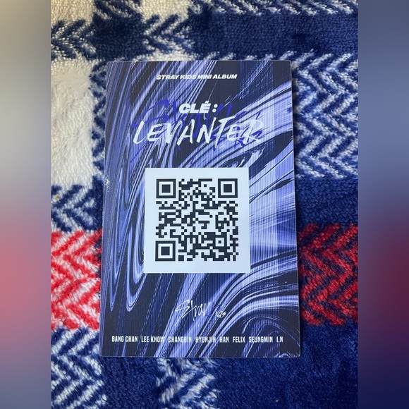 Stray Kids KPOP Hyunjin, Lee Know, & Changbin Levanter Official Photocard Set - Picture 4 of 8